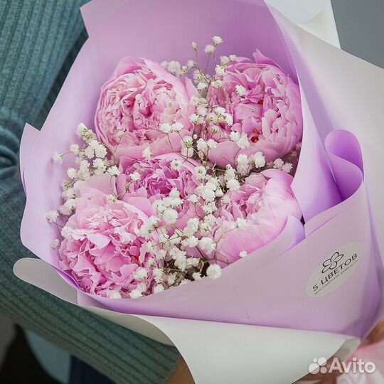 Пионы и гипсофилы букет