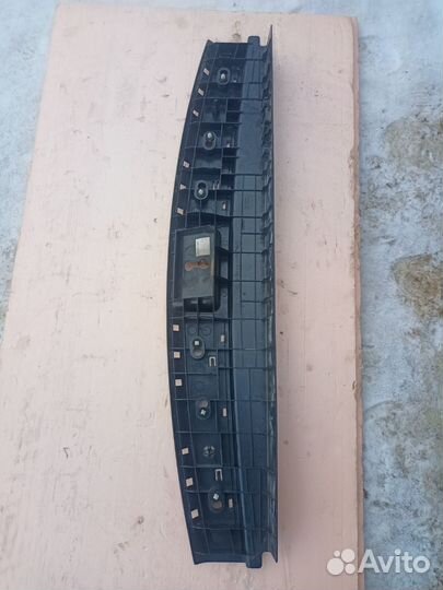 Накладка задней панели багажника ML w164 Mercedes