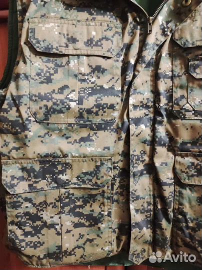 Жилет утепленный камуфлированный с карманами