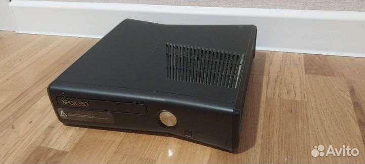 Xbox 360 s model 1439