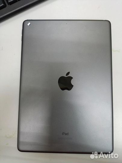 Планшет Apple iPad (9-го поколения) 64GB
