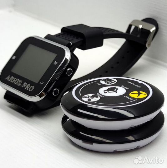 Кнопка вызова персонала кафе и часы официанта