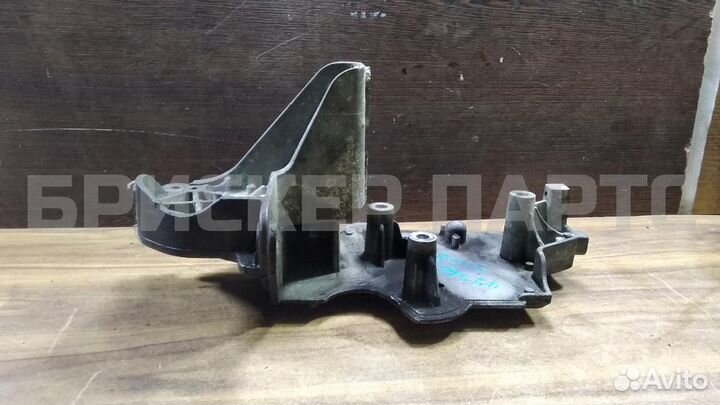 Кронштейн генератора газ Волга 31105