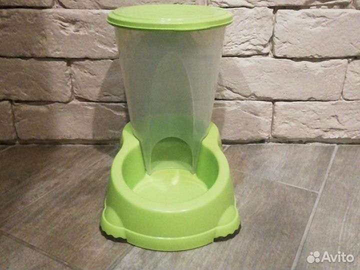 Кормушка для кошек с дозатором