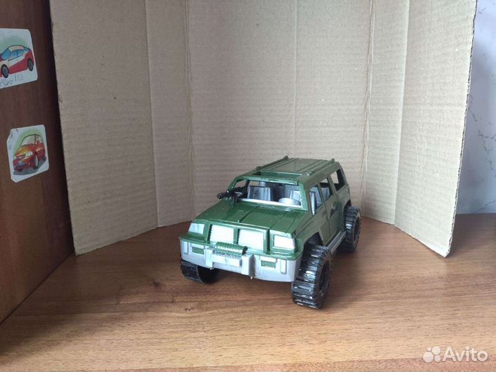 Военный джип и бтр