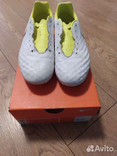 Футбольные бутсы