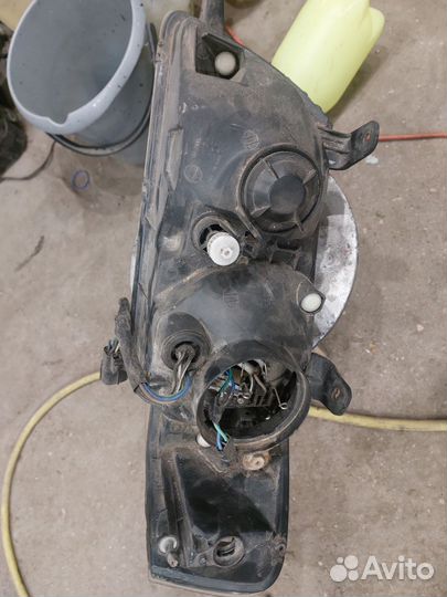 Правая фара Nissan almera classic