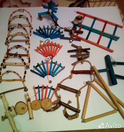 Игрушки для маленьких и больших попугаев