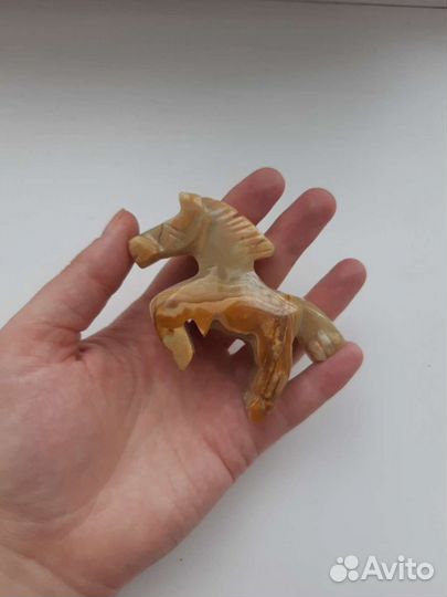 Лошадка из оникса