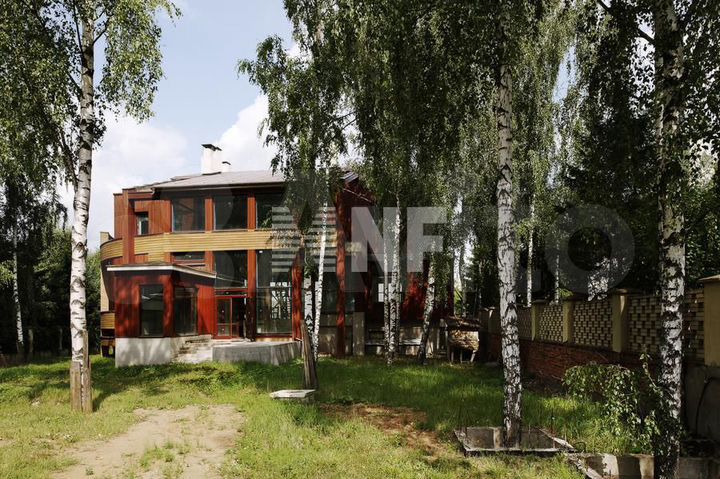 Дом 1000 м² на участке 30 сот.