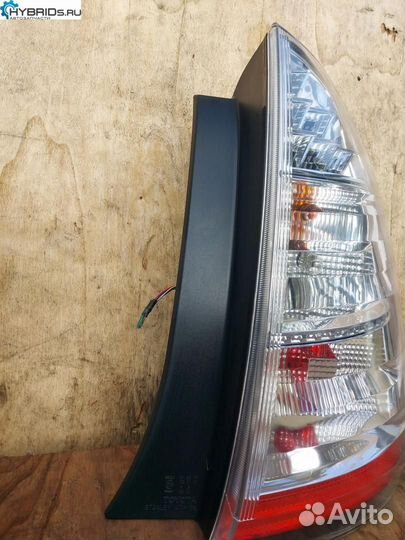 Фонарь задний правый Toyota Prius 2 NHW20 2005