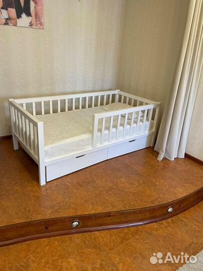 Кроватка для малыша сингл с бортиком из натурально