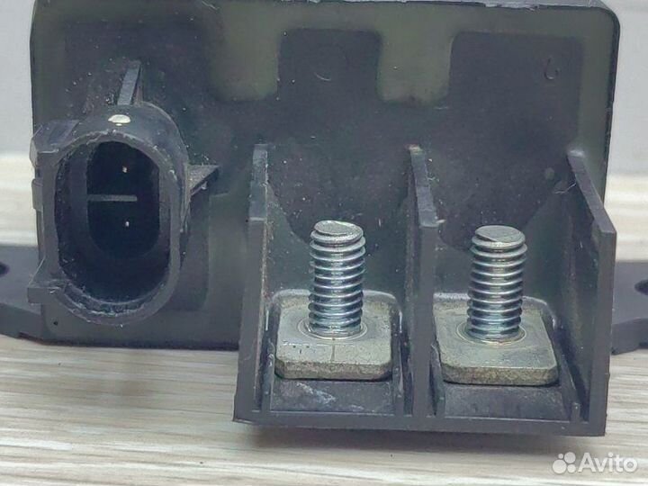 Реле включения вентилятора Bmw X6 E71 N54B30 2008