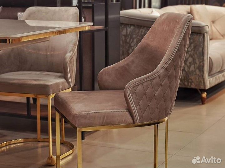 Обеденный стол