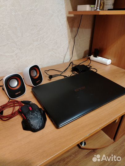 Игровой ноутбук Asus X550L 15.6/i3 - 4010U