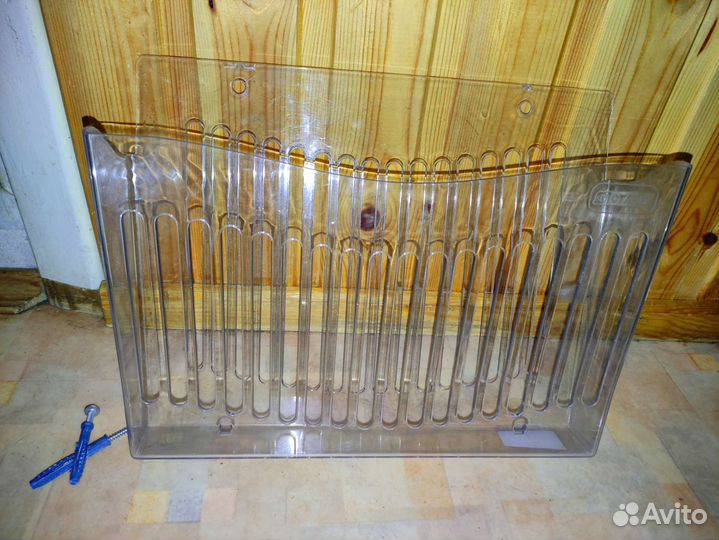 Лоток настенный для бумаг прозрачный с саморезами