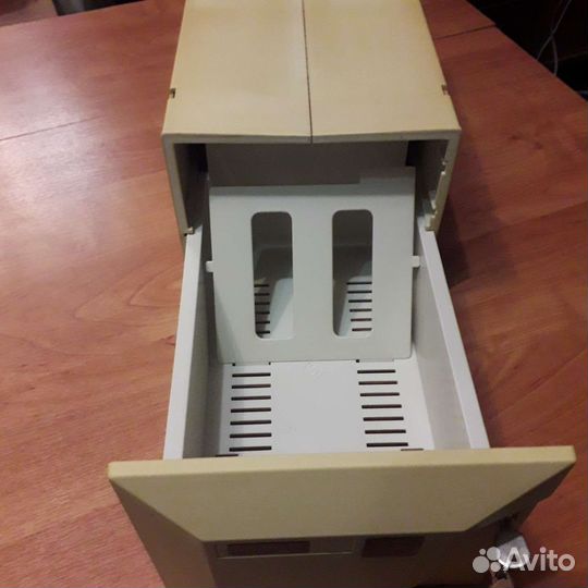 Контейнер для хранения дисков