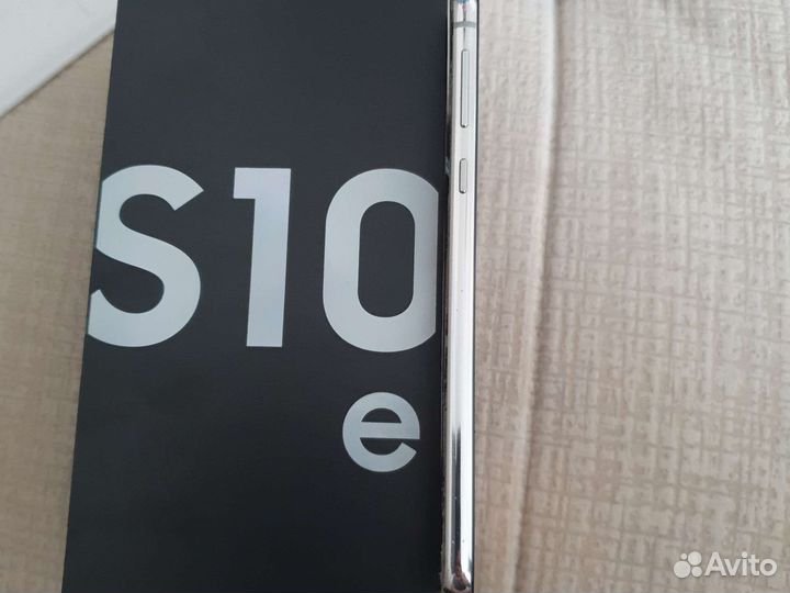 Рамка samsung s10e