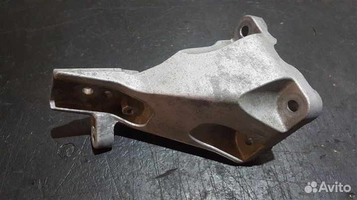 Кронштейн двигателя Jaguar Xe X760 204PT 2017