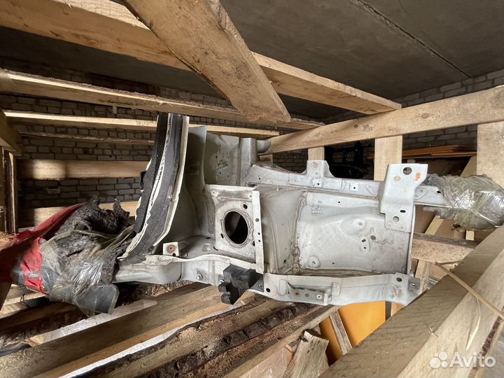 Четверть Nissan Leaf ZE0/AZE0