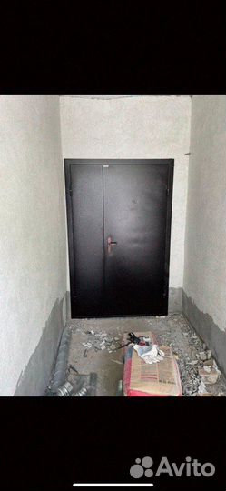 Дверь входная из дерева