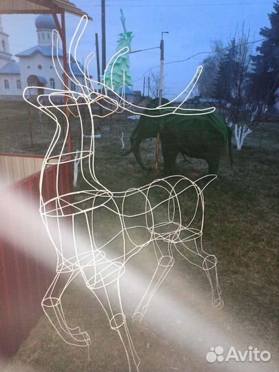 Садовая фигура олень