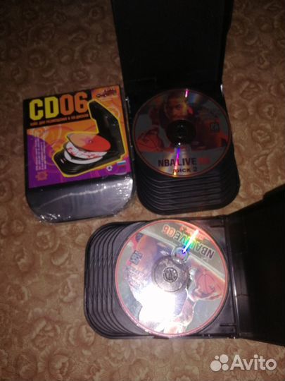 Контейнер - жесткий бокс для дисков