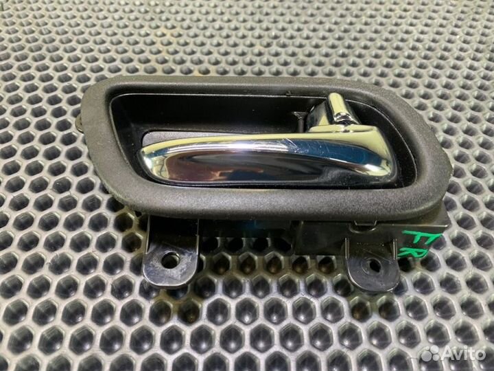 Ручка двери внутренняя прав. перед. Nissan Patrol