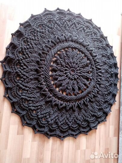 Ковер вязанный ручной работы