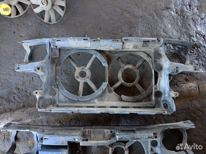 Рамка радиатора телевизор Volkswagen Golf MK3