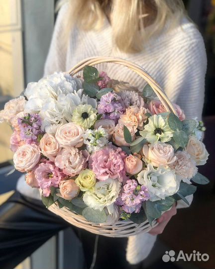 Цветы в корзине