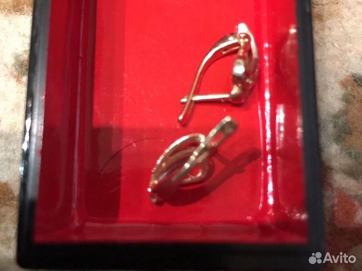 Золотые серьги