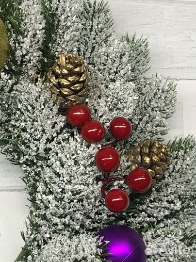 Венок новогодний Литые ветки заснеженные