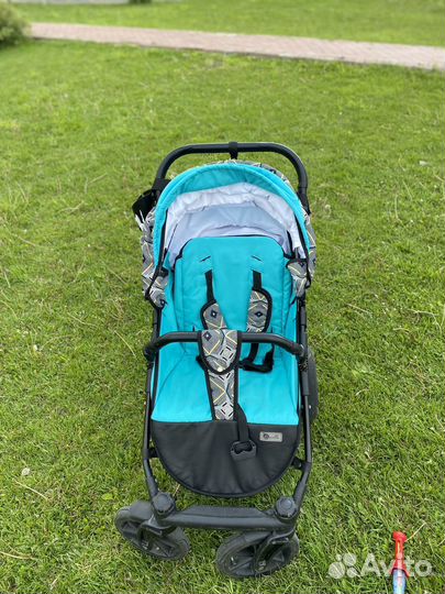 Прогулочная коляска с надувными колесами