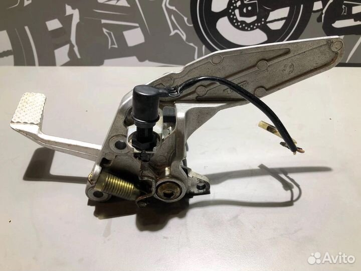 Правая подножка в сборе Yamaha FZR 1000 Genesis