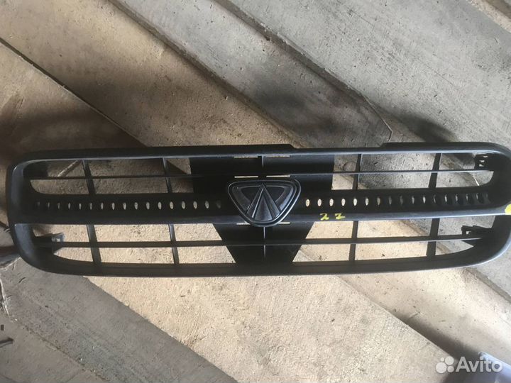 Решетка радиатора Nissan Avenir PW11