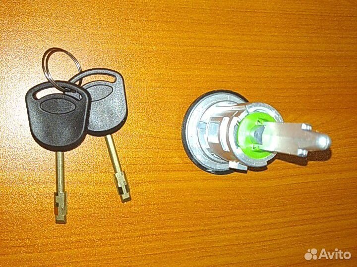 Личинка водительской двери Форд Транзит 2000-2014