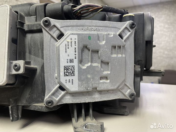 Фарар правая ксенон Ауди А4 Б8