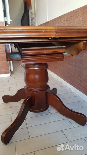 Стол обеденный