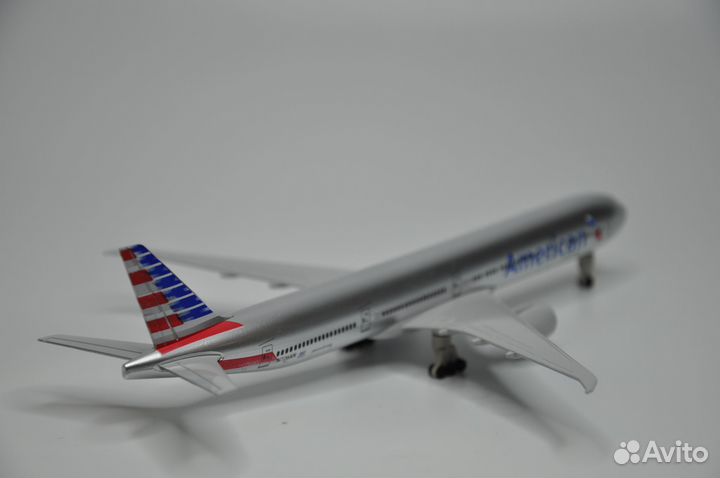 Самолёт Boeing 777-323ER American Airlines металл