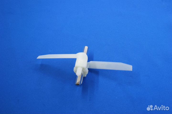 Ось-лопасть для кухонного комбайна Bosch 10004361