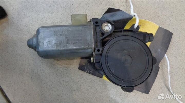 Моторчик стеклоподъемника передний правый BMW 3-S