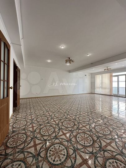 2-к. квартира, 67,6 м², 2/8 эт.