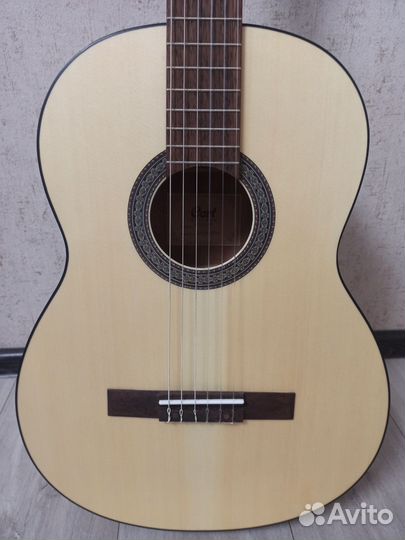 Классическая гитара Cort