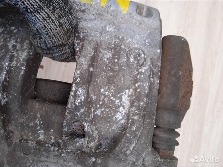 Суппорт тормозной передний правый Mercedes Benz W