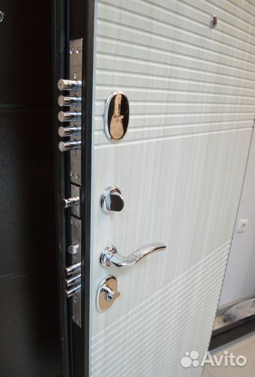 Двери входные металлические новые