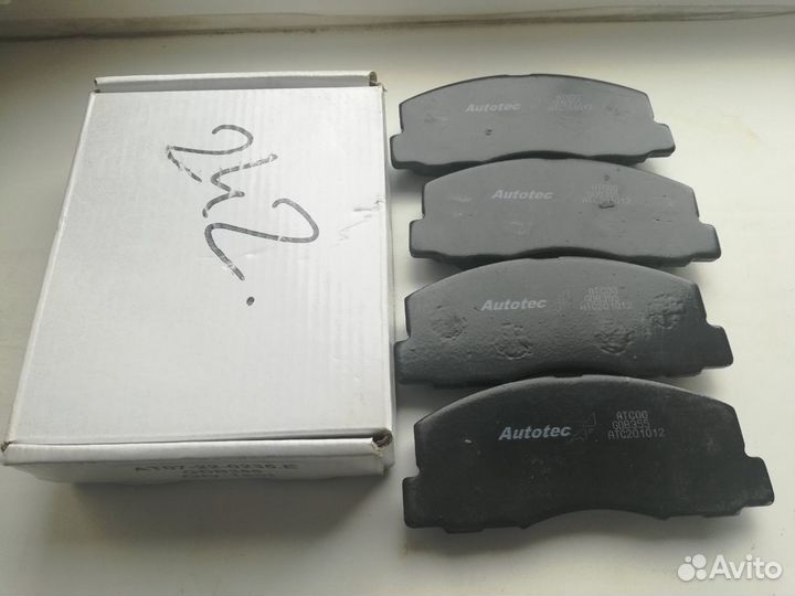 Колодки тормозные Mitsubishi Colt передние