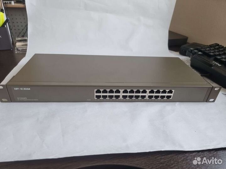 Коммутатор IP-Com 24 порта