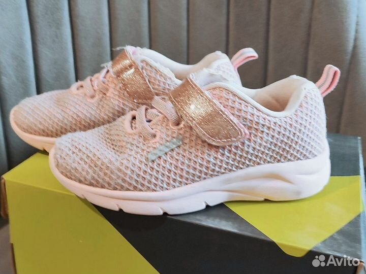 Кроссовки для девочки