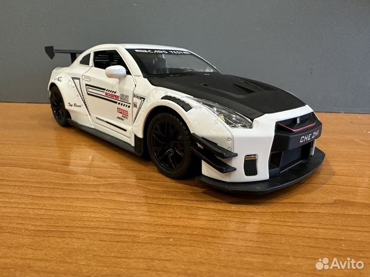 Nissan GT-R 1:24